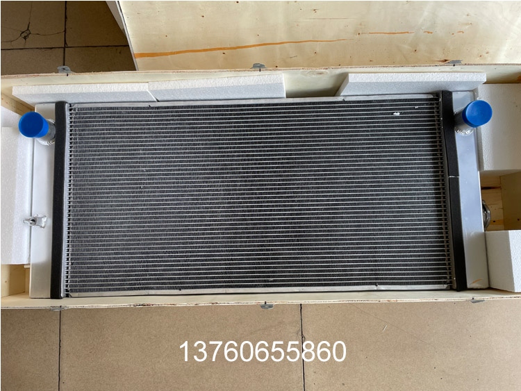 住（zhù）友（yǒu）SH200-6挖掘機（jī）水箱